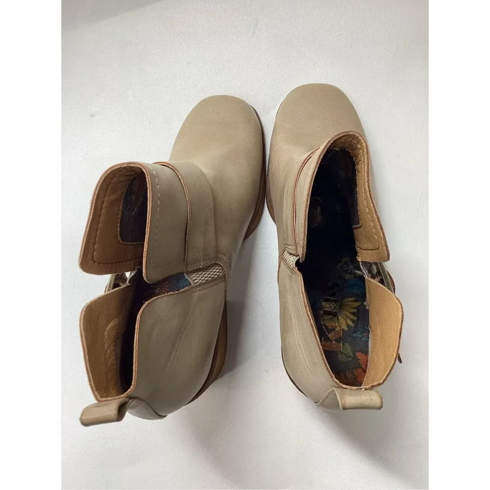 Korks kari block‎ heel boots in cream green